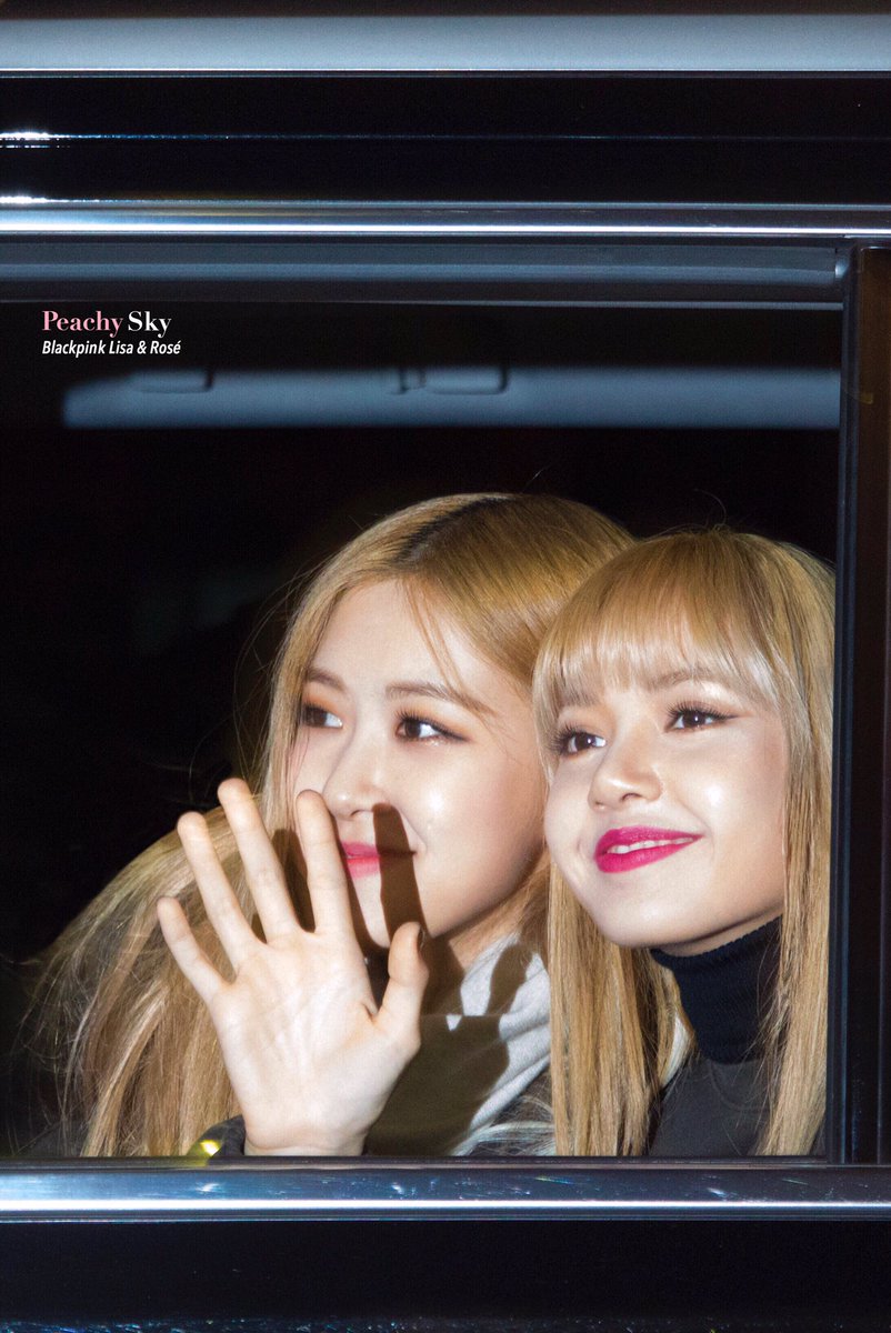 peachyskies22's tweet photo. [HQ] 190211 Late Show w/ Stephen Colbert 

#블랙핑크 #Blackpink
#Lisa #리사
#Rosé #로제 https://t.co/foSUcyg7sh