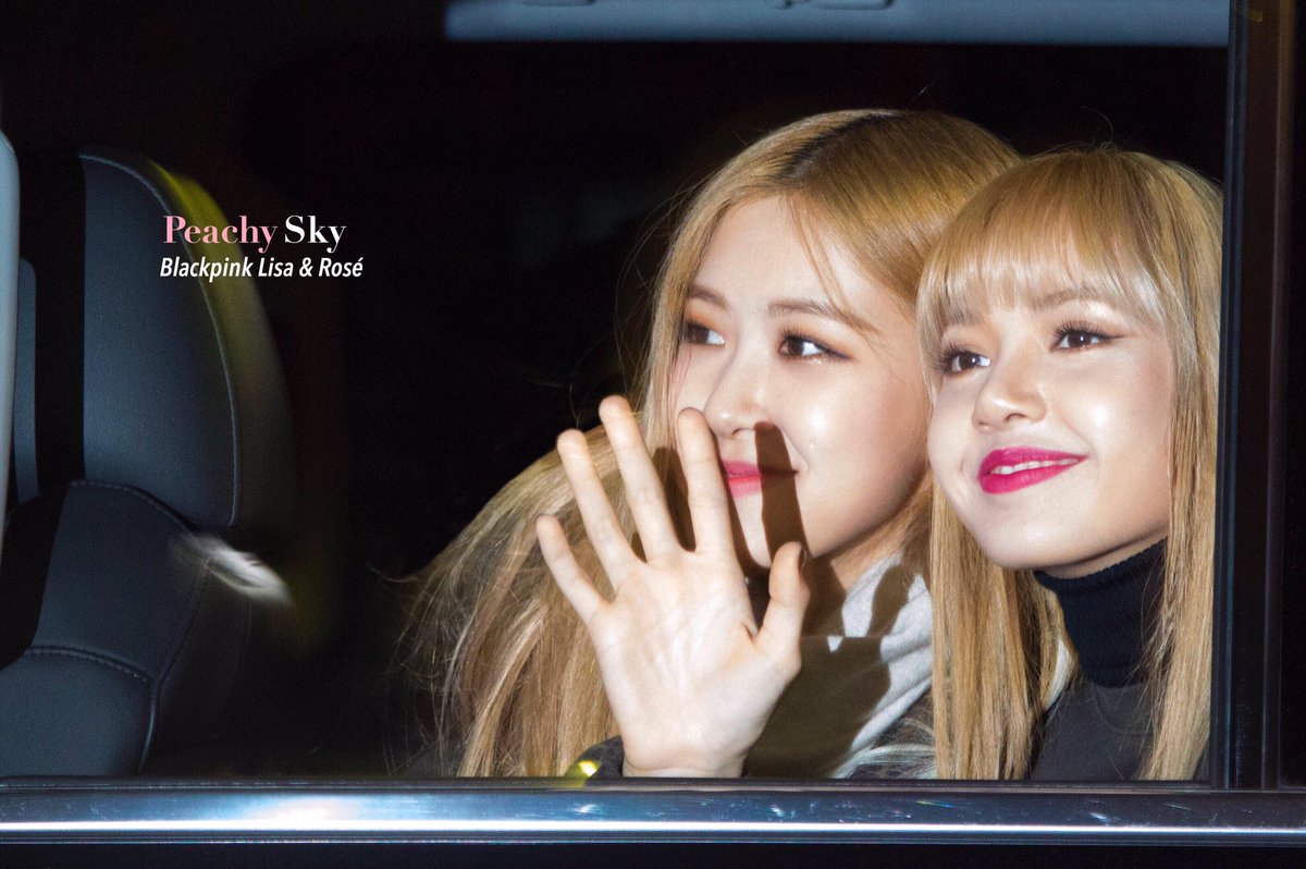 peachyskies22's tweet photo. [HQ] 190211 Late Show w/ Stephen Colbert 

#블랙핑크 #Blackpink
#Lisa #리사
#Rosé #로제 https://t.co/foSUcyg7sh