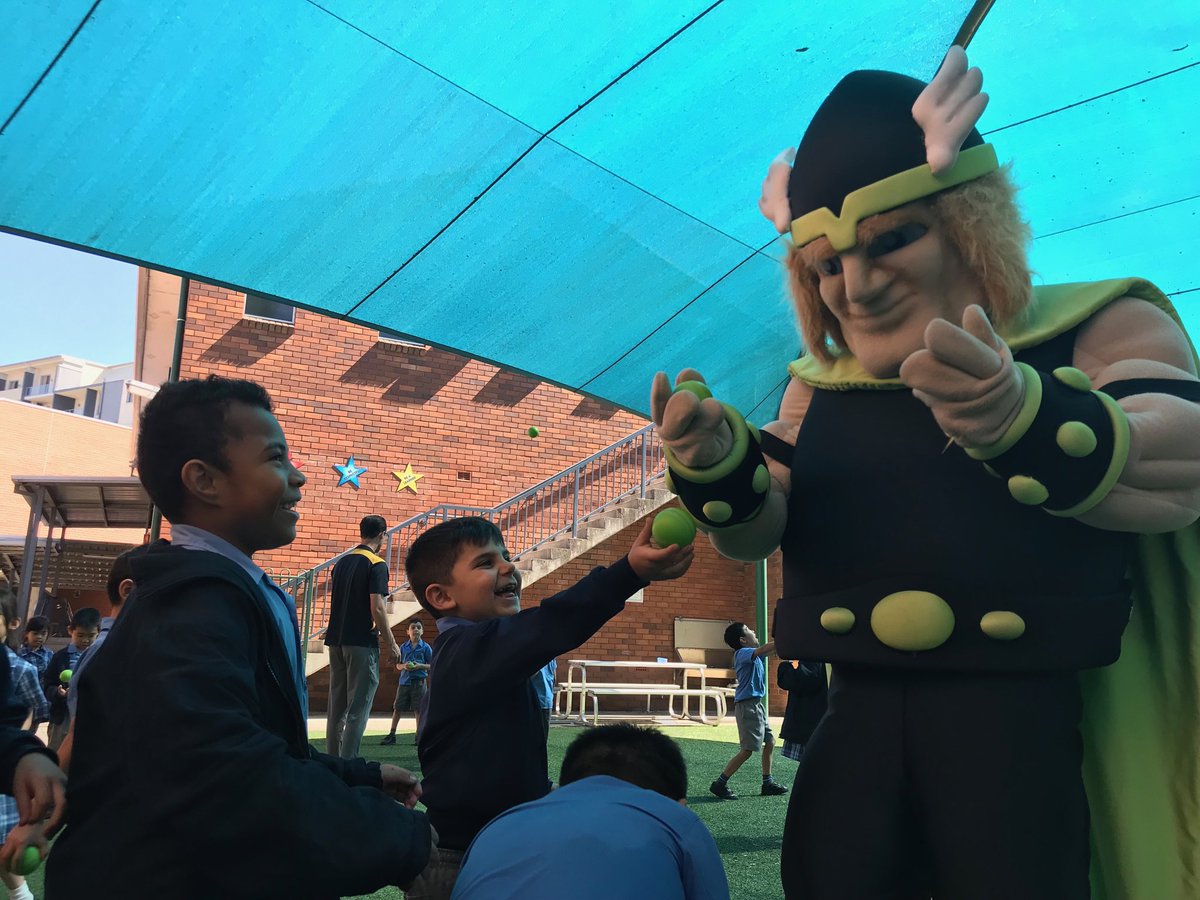 ⁦<a href="/ThunderBBL/">Sydney Thunder</a>⁩’s Thor made his way out to Our Lady of the Rosary, Fairfield today to learn some Mascot Challenge skills with the K-2 students! Thanks for teaching him a thing or two. To get your students involved in this free program follow the link: bit.ly/2Jn6hpF