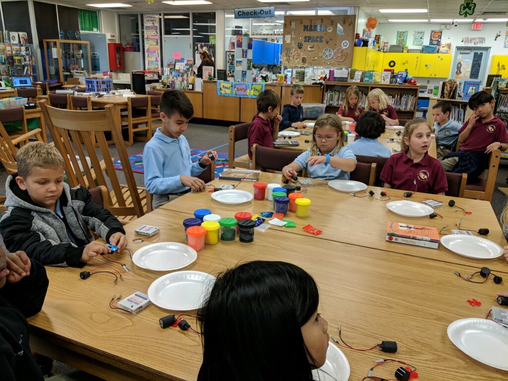 oconnorstacey2's tweet photo. Creativity at its finest with Squishy Circuits! https://t.co/nlBv14FEhe