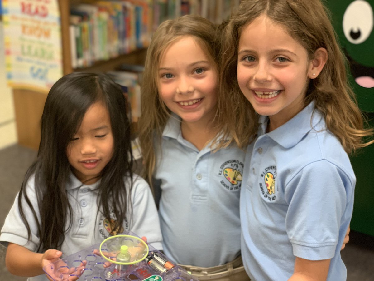 oconnorstacey2's tweet photo. My first graders are so proud of their Snap Circuits creations! https://t.co/o9MUEjTyCq
