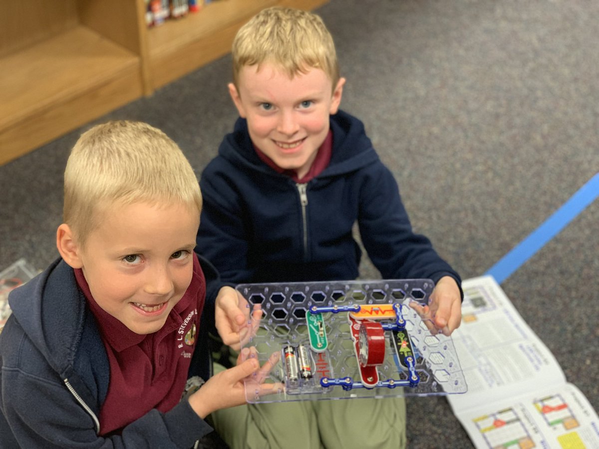 oconnorstacey2's tweet photo. My first graders are so proud of their Snap Circuits creations! https://t.co/o9MUEjTyCq