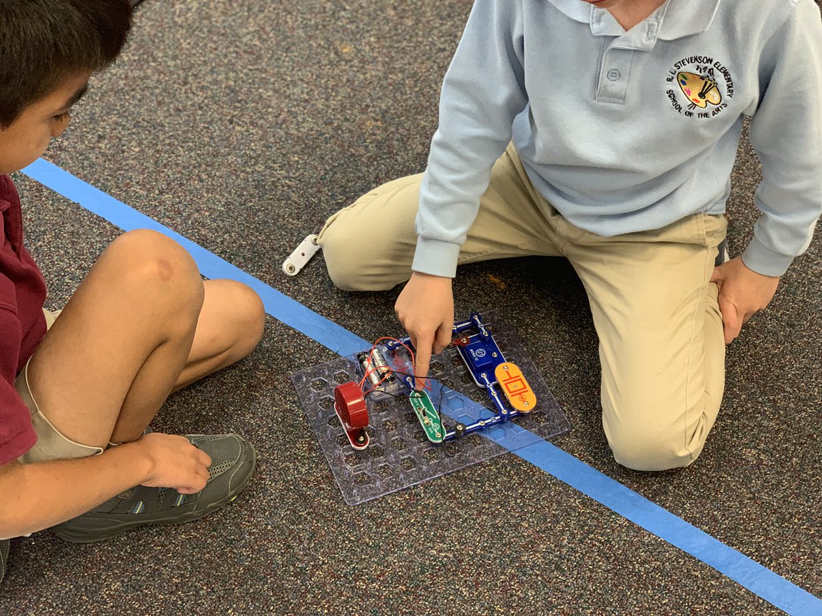 oconnorstacey2's tweet photo. My first graders are so proud of their Snap Circuits creations! https://t.co/o9MUEjTyCq