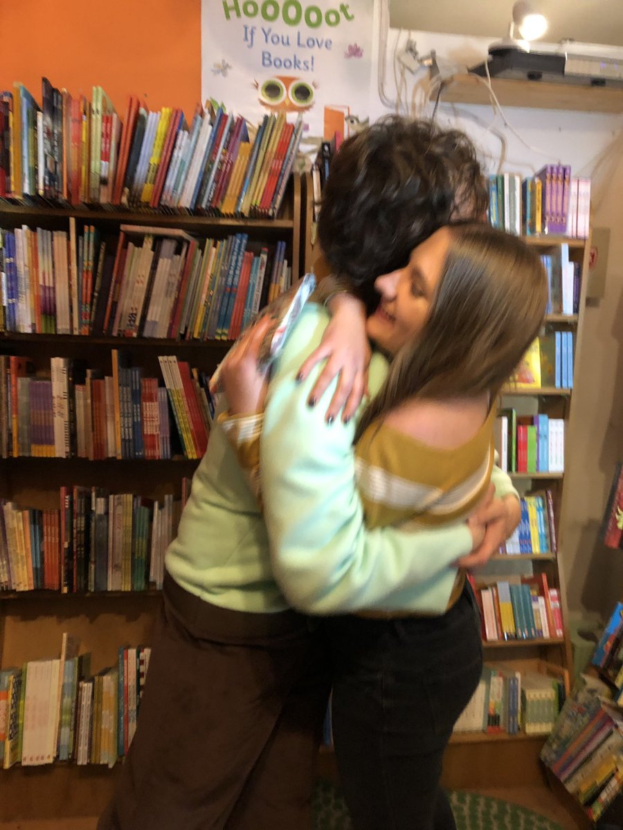 5friesofHarry's tweet photo. MATTHEW GRAY GUBLER IS THE NOCEST PERSON IS THIS WHOLE WORLD HE SAID HE LIKED MY ACCENT AND MY SHIRT AND THANKS ME FOR COMING AND SWAYED ME AROUND WHEN I HUGHED HIM WHAT @GUBLERNATION  I LOCE YOU I LOVE YOU THANK YOU THANK U https://t.co/bZYH5tobAF