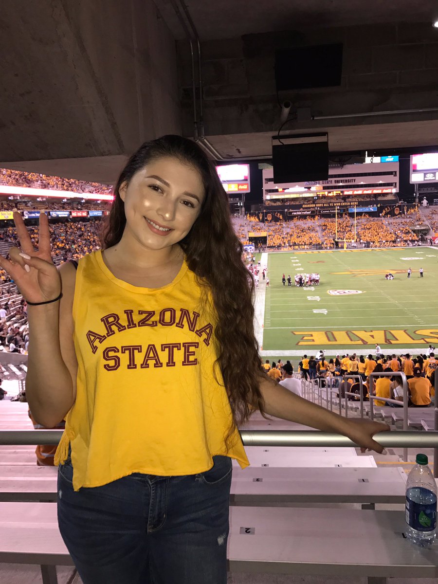 PHXLocal1's tweet image. Chayanne Moreno is a sophomore at the Walter Cronkite School of Journalism with a major in broadcast journalism and a minor in technical communications! #meettheteam