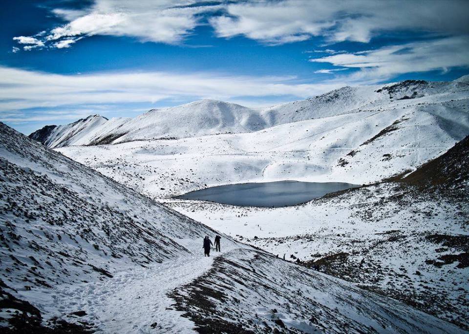 EspirituCurioso's tweet photo. ¿Alguna vez imaginaste que un lugar así existiría en México? Esta postal es del Xinantécatl, mejor conocido como Nevado de Toluca 😍 https://t.co/vxnW1MCifK