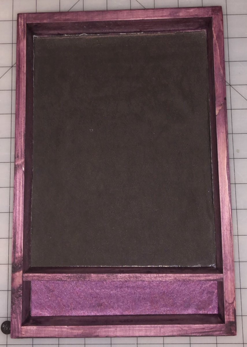 katsagator86's tweet photo. First #dungeonsanddragons game starts tomorrow! Thank you @CriticalRole for inspiring me to play and creating such a lovely community. I hope @LauraBaileyVO approves of the Jester dice tray I made 🤞🏻Also made a @matthewmercer inspired one for a friend #Critters #CreativeCritters https://t.co/JYyCiKUVlM