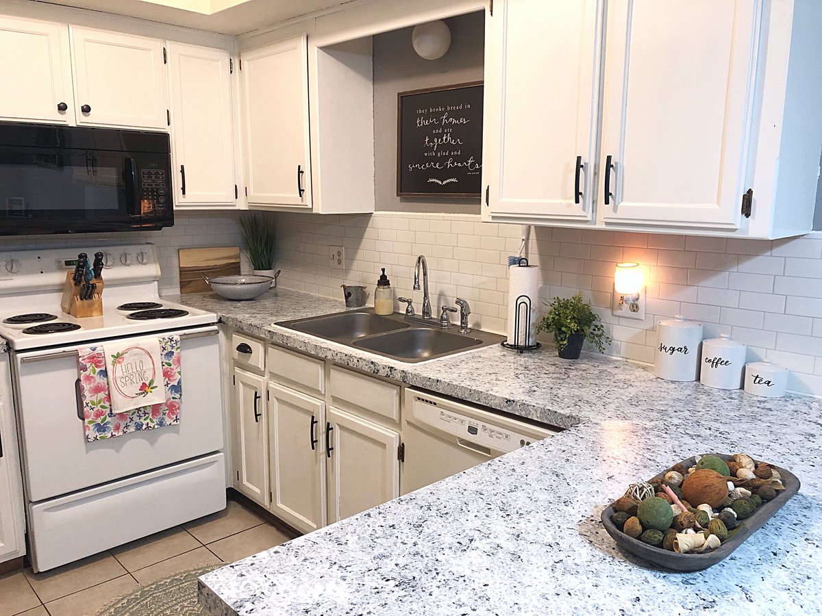 courtney_tatum's tweet photo. Watching Fixer Upper has paid off🤣 Love my new kitchen 💙💙 https://t.co/K9YwZsTeDF
