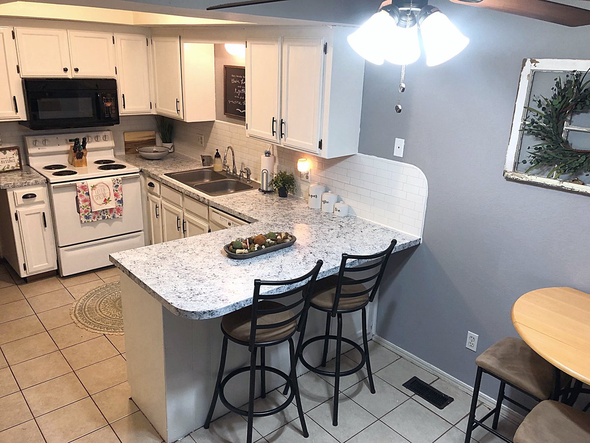courtney_tatum's tweet photo. Watching Fixer Upper has paid off🤣 Love my new kitchen 💙💙 https://t.co/K9YwZsTeDF