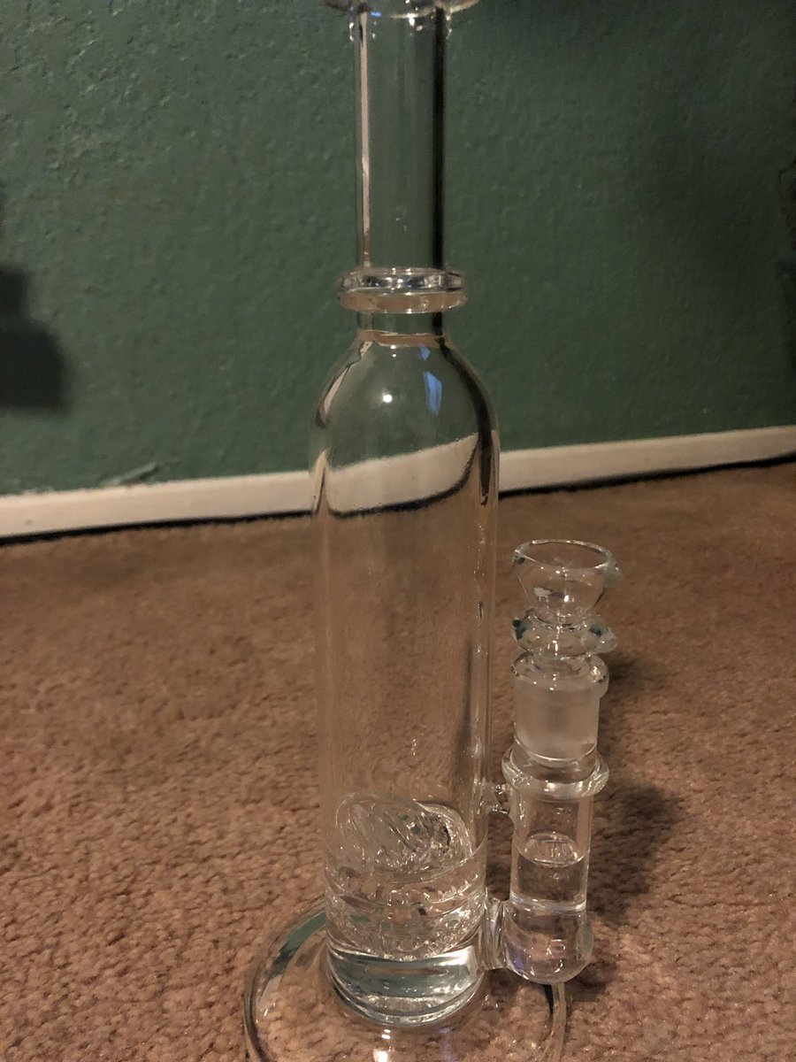 cloud1621's tweet photo. Got this sick new piece from #MonarkGlass at #Bodegas915 can’t wait to try it out!!! @cmu1985 @AJthegiantsDAD @MacMallyMMA @gokhandagawd @FORevertexas @blurryderp @charmingkitten4 #StonedJesus #StonerFam #CookiesFam #LoudpacksOnly https://t.co/IFb7CH6Jlk