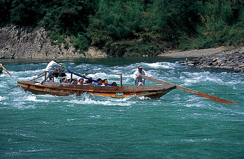japantrip_jp's tweet photo. Kumagawa is a river that runs through the southern part of Kumamoto Prefecture and is one of the three major Japanese torrents as are Mogamigawa and Fujigawa. Kumagawakudari is popular.
https://t.co/mBaXcZPkbj
#japantrip #kumamoto #kumagawa https://t.co/9QXVdL0IkV