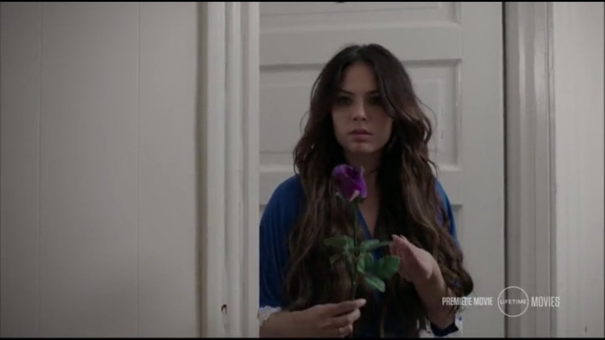 christiana_c91's tweet image. People keep giving @JanelParrish different colored roses 🌹😂#illbewatching #PLLPerfectionists