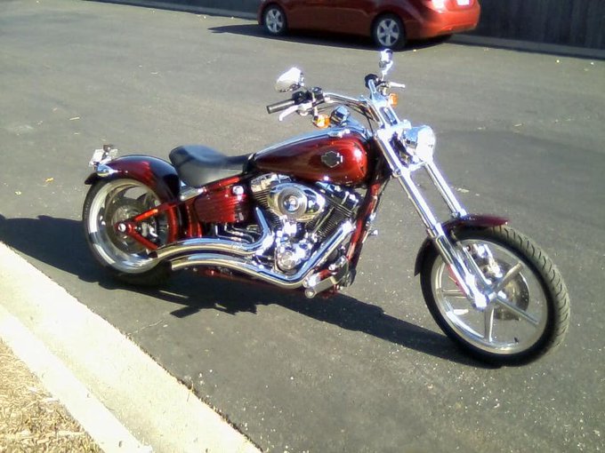 My friend is selling his Harley Rocker. Anyone interested, please DM me. https://t.co/skBBZkStZA