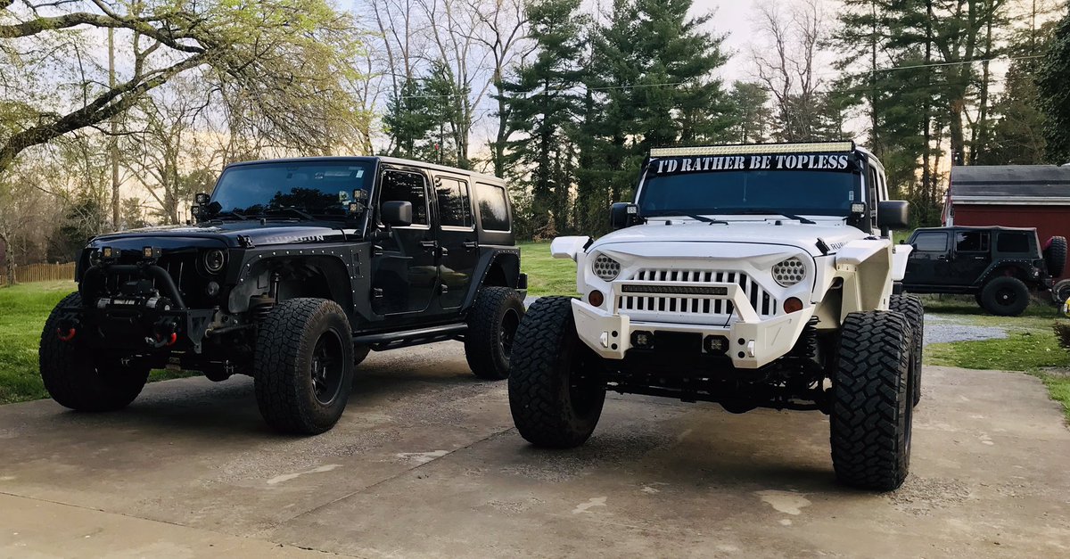 7026saki's tweet photo. When two of your fav Jeep peeps come over with their bad ass Jeeps! My friends ROCK!! 🙌🏼 Grimm is hiding way in the back 🤣😂 #eastTNjeepgirls #lookatthoseJeeps #whenlifeisfilledwithgenuinefriendships #livelifelaughing https://t.co/oDJNyYKBst
