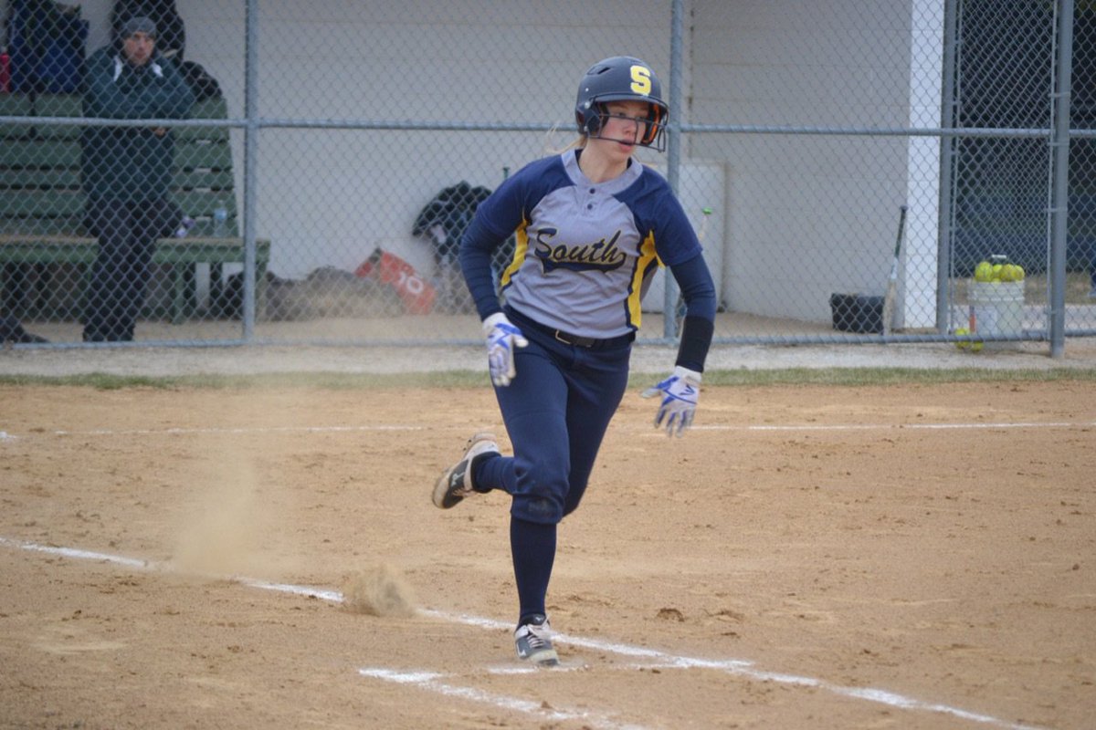 GlenviewLantern's tweet photo. Photo Gallery: The @SoftballGbs team out-slugged @glenbrooknorth on Tuesday. Check out the scenes from the game. @TitanBoosters #22CMGBS 

https://t.co/MBs1f7AXEa via @mdwojak94 https://t.co/Uw3mvSwHLi