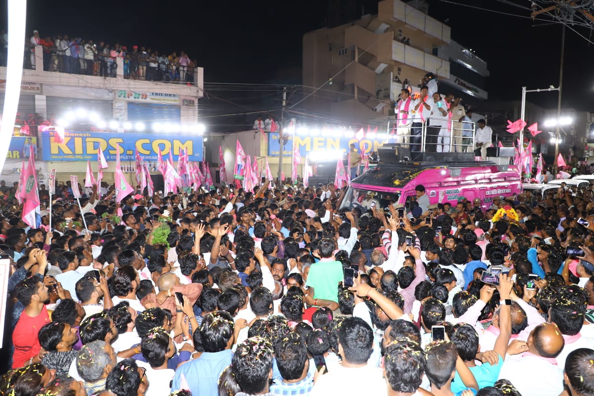 KTR_News's tweet photo. TRS Party Working President Sri @KTRTRS addressed a huge gathering in a Roadshow in, Malkajgiri Constituency. Minister Sri @chmallareddyMLA, Malkajgiri Parliament TRS Party Candidate Sri @mlrrajashekar and MLA Sri Mynampally Hanmanth Rao were present. #VoteForCAR https://t.co/bW8h41NF26