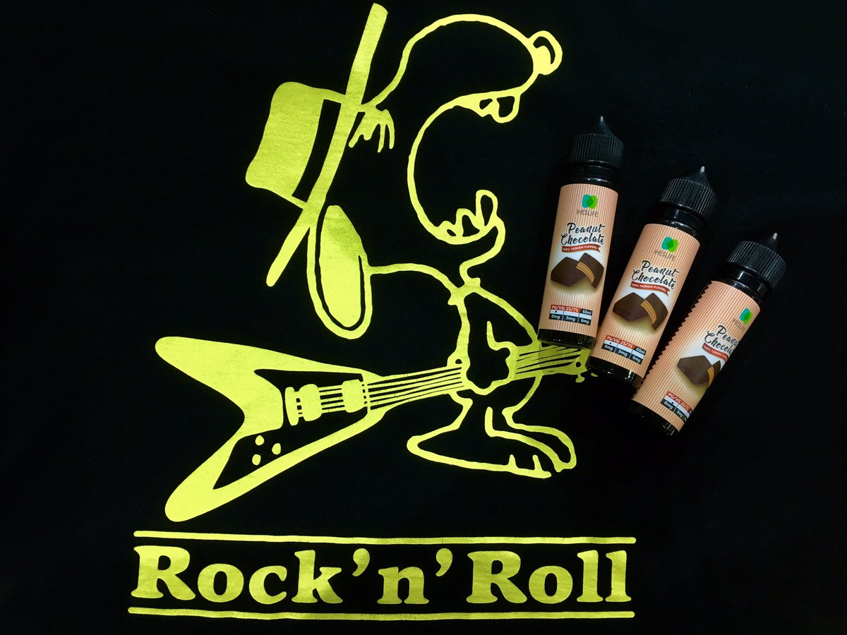 CBD_HILLS_VAPE's tweet photo. 花冷えのせいか、ここ連日スイーツ系、ナッツ系リキッドのお問い合わせが多くなってます🧁
今日ご紹介はHESLIFE Peanut Chocolate🥜🍫
ピーナッツ多めのチョコレートピーナッツです‼️
ピーナッツ好きの方にご満足頂けそうな香ばしいフレーバーですので、ピーナッツ好きの方はぜひお試し下さいね😃 https://t.co/vjJzTvbSFc