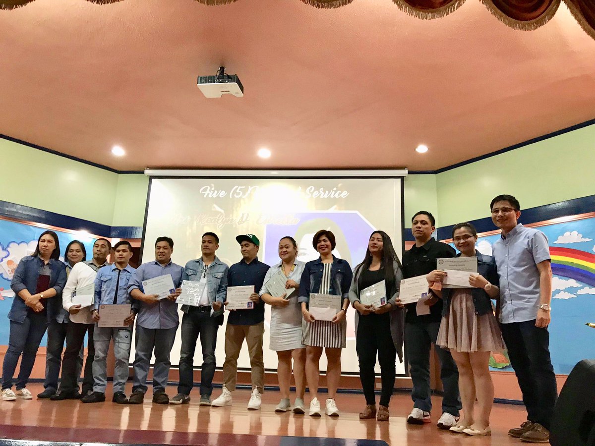 Beaaaa_Deluluuu's tweet photo. #serviceawardee https://t.co/Q7lphR0Ma6