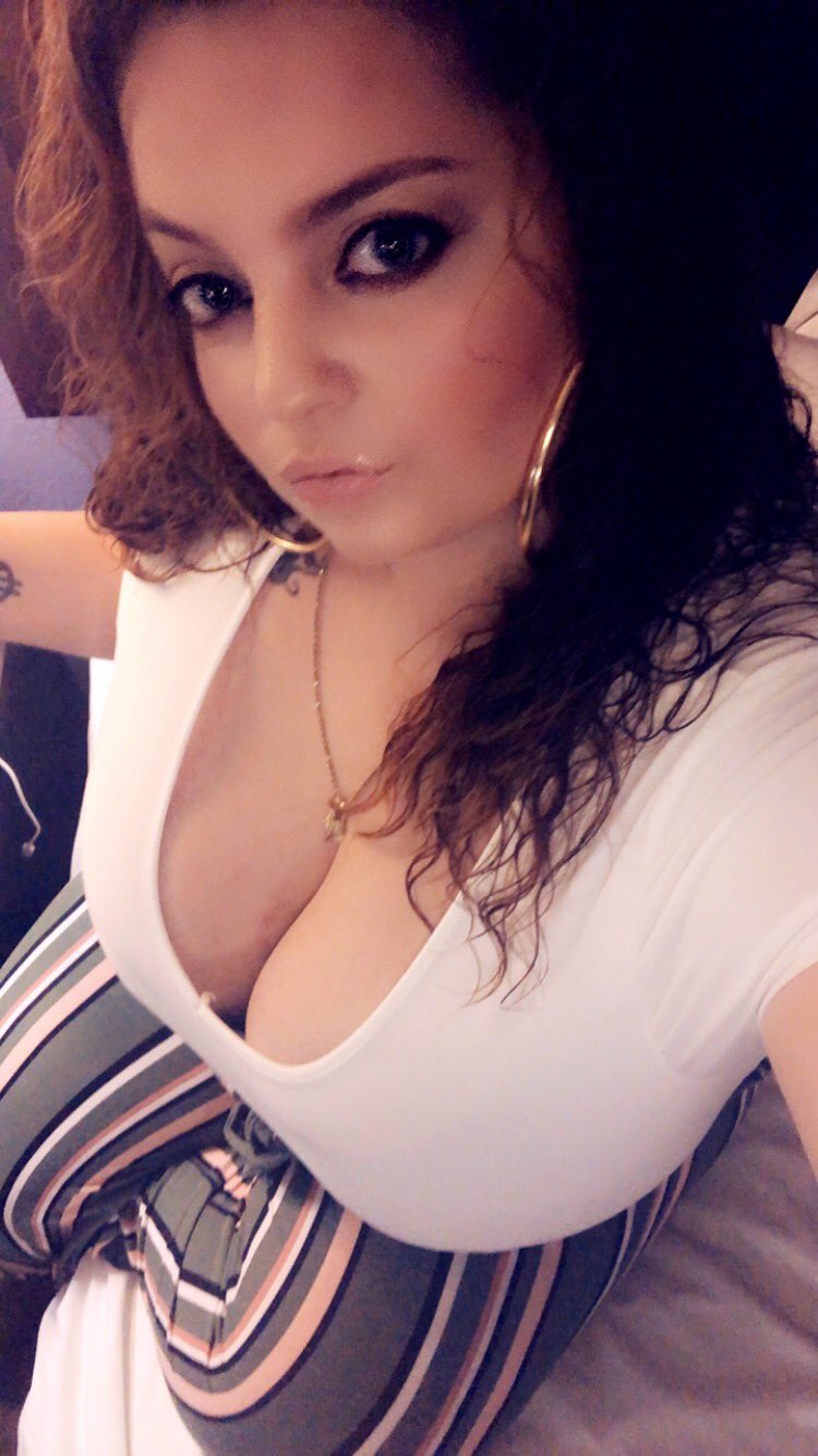 2 pic. Guess who’s back talking naughty online... call me now 😘 https://t.co/2V8goxBVCD https://t.co/IWMOix1FxE