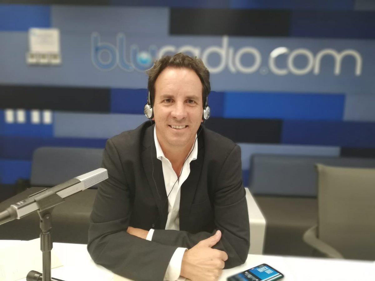 ¡Bienvenidos! 

Inicia una nueva noche en #BlaBlaBLU, el primer talk show de la radio en Colombia. Hoy hablaremos con Ricardo Leyva (<a href="/ricardoleyva/">Ricardo Leyva</a>), del programa Shark Tank.

#AlAire <a href="/entreelquintero/">Mauricio Quintero</a>, <a href="/tatasolarte/">Tata Solarte®️</a> y <a href="/HernandezSimon/">Simón Hernández #SimonTech</a> 

¡Conéctese! bit.ly/TmZwk2