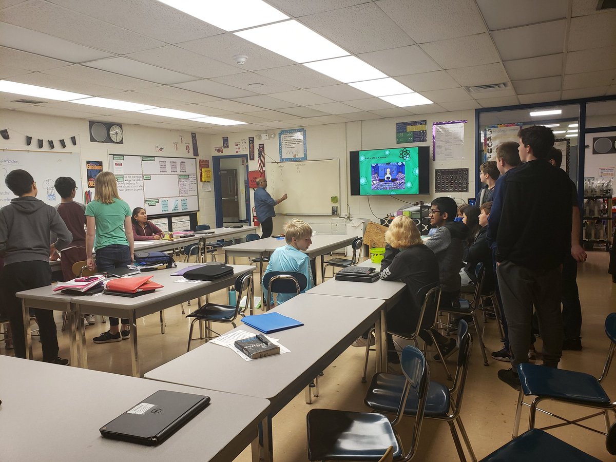 BarronScience's tweet image. More pics of us learning about radioactivity with Mr.Shah of the US Nuclear Regulatory Commission @Woodridge68 @JeffersonJH68 #innovate68
