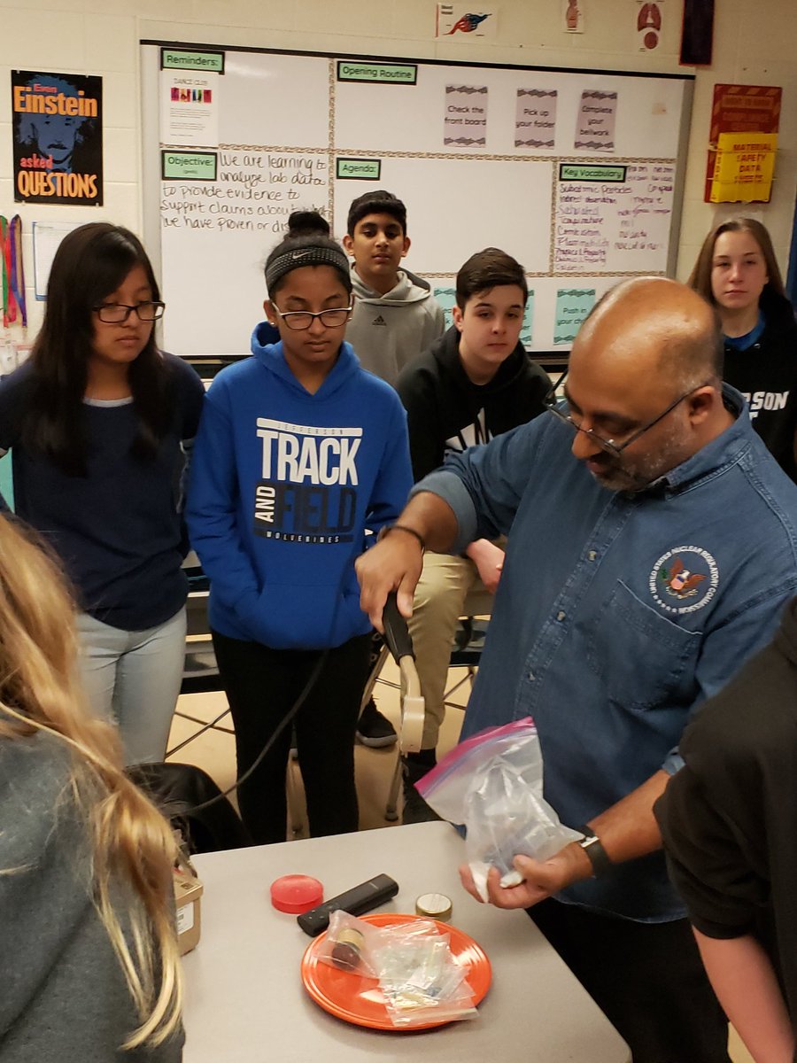 BarronScience's tweet image. More pics of us learning about radioactivity with Mr.Shah of the US Nuclear Regulatory Commission @Woodridge68 @JeffersonJH68 #innovate68