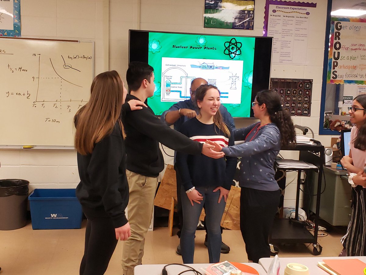 BarronScience's tweet image. More pics of us learning about radioactivity with Mr.Shah of the US Nuclear Regulatory Commission @Woodridge68 @JeffersonJH68 #innovate68