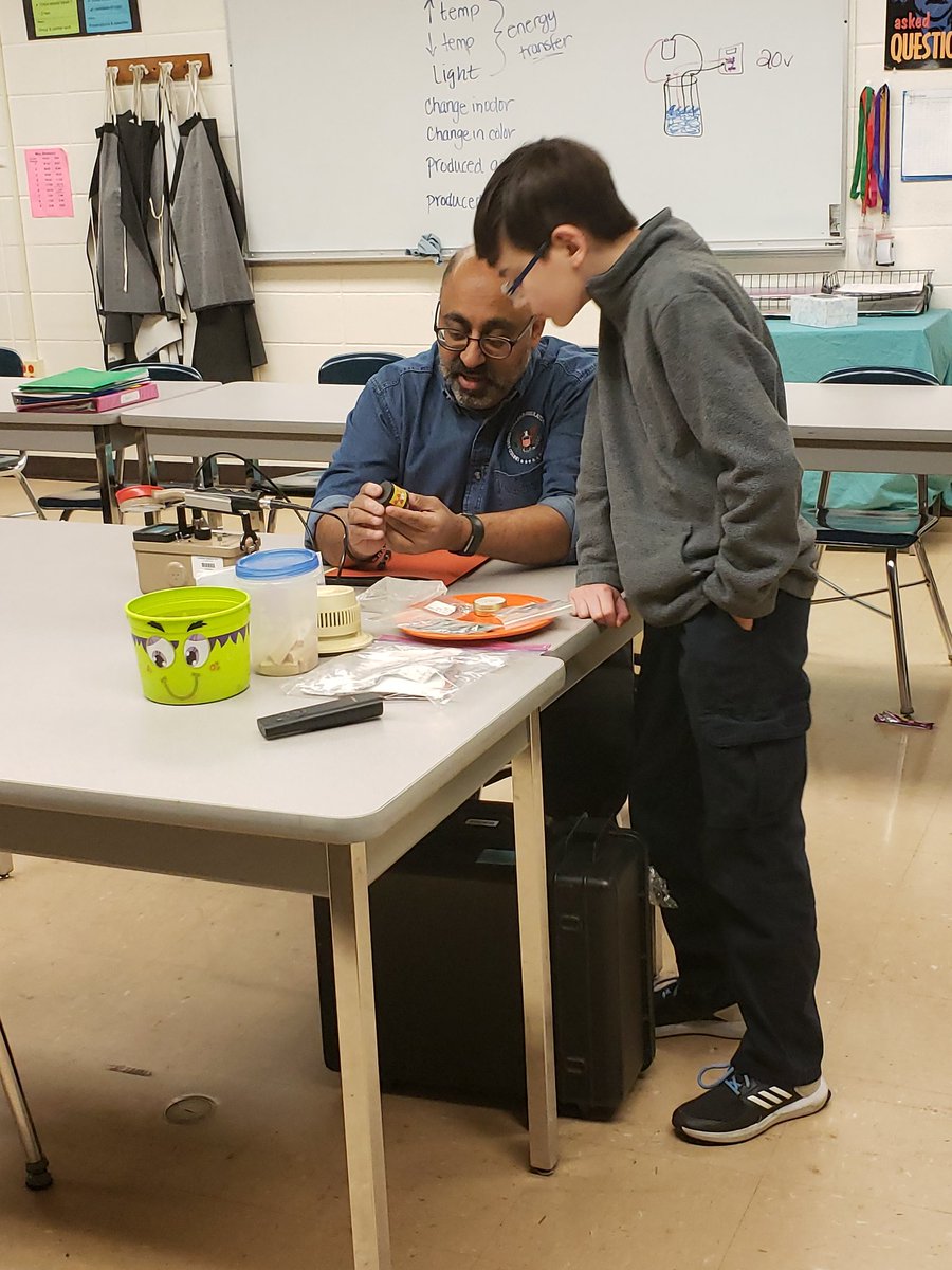 BarronScience's tweet image. A huge thank you to Mr. Shah from the US Nuclear Regulatory Commission who came to my classes today. It was an awesome experience! @Woodridge68 @JeffersonJH68 #innovate68