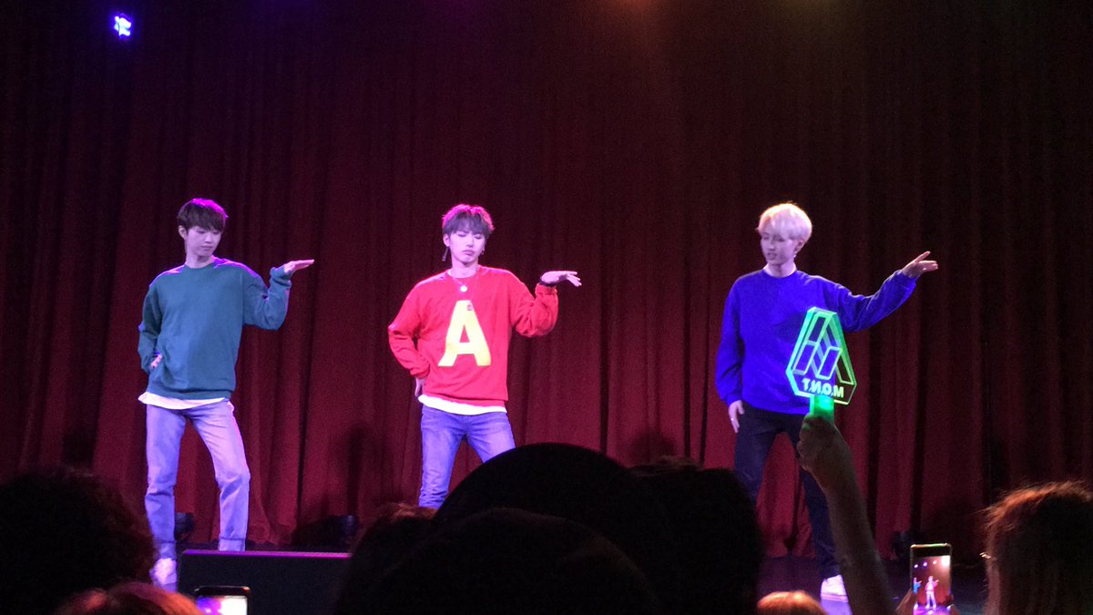 thelifeofastan's tweet photo. cuties !!! 😫😫 TAKE ME BAAAACK!!! #MONT_Global_Tour #MONTinDallas https://t.co/5vqGJCbe4N