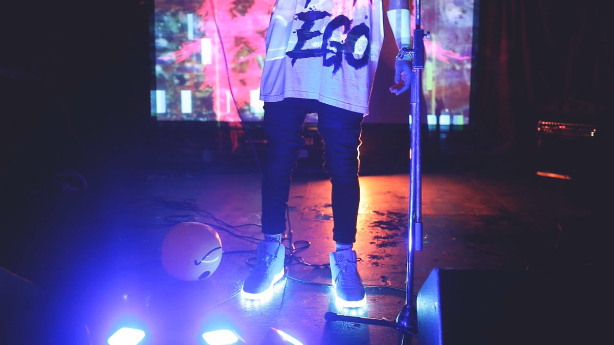RuinTheBeat's tweet photo. πππ
Link for the full video:
https://t.co/K1I4IAXn68
#livemusic #Montreal #rapmusic #HipHopMusic #punkrock #flashgear #music #NewMusic #NewMusicAlerts #musicvideo #visuals #premiere #musicpromotion #musicphotography #Rappers #ruinthebeat #rtb #tunisianrap #musicproduction https://t.co/Hg3vGeCnCl