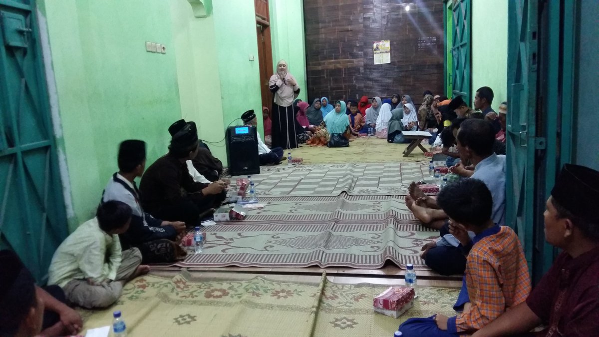 Bu_Endang_Maria's tweet photo. Tausyiah di Syukuran Kepala Desa Wonorejo terpilih. Selamat dan sukses. Semoga berhasil dalam penyelenggaraan otonomi daerah sehingga kesejahteraan masyarakat terwujud. #KomisiVIII #DPRRI

@DPR_RI https://t.co/mni9kdCCcc