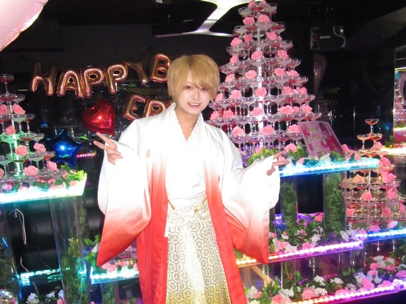 groupdandy_pr's tweet photo. 東和エリオ副主任✨💞
バースデーイベント❣️
3月度店舗売上、指名共にNo.1🎖を獲得した
エリオ副主任のバースデーイベント💫
公式サイトにてその模様が見られます💮
楽しいイベントとなっておりますので是非CHECK!!
公式サイト▶https://t.co/1hK19GbGVF
#グルダン
#ホスト
#Luminosite https://t.co/OAzcxgkPts