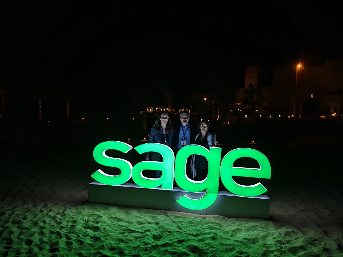 TitiaPac's tweet photo. Quoi de mieux qu'une soirée au milieu du désert lors du #SagePartnerSummit pour construire et entretenir cette communauté de partenaires Sage Enterprise Management. @groupe_sra toujours présent dans cer élan. https://t.co/wfPni6Gw59