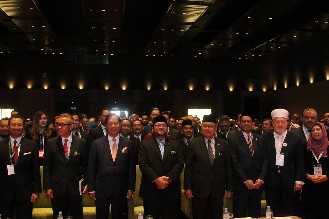 ghas2019's tweet photo. The official launching of Global Halal Summit 2019 by YB Datuk Seri Mujahid Yusof, Minister in the Prime Minister’s Department at Malaysia International Trade and Exhibition Centre (MITEC), Kuala Lumpur. https://t.co/hcs7TDdbvG