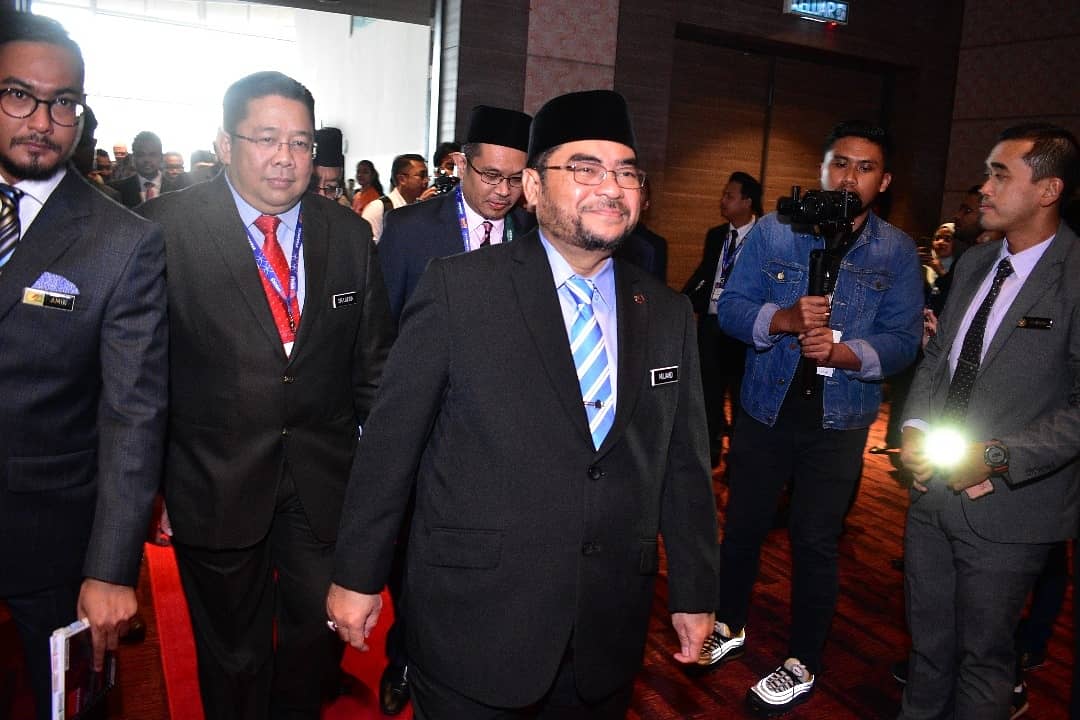 ghas2019's tweet photo. The official launching of Global Halal Summit 2019 by YB Datuk Seri Mujahid Yusof, Minister in the Prime Minister’s Department at Malaysia International Trade and Exhibition Centre (MITEC), Kuala Lumpur. https://t.co/hcs7TDdbvG
