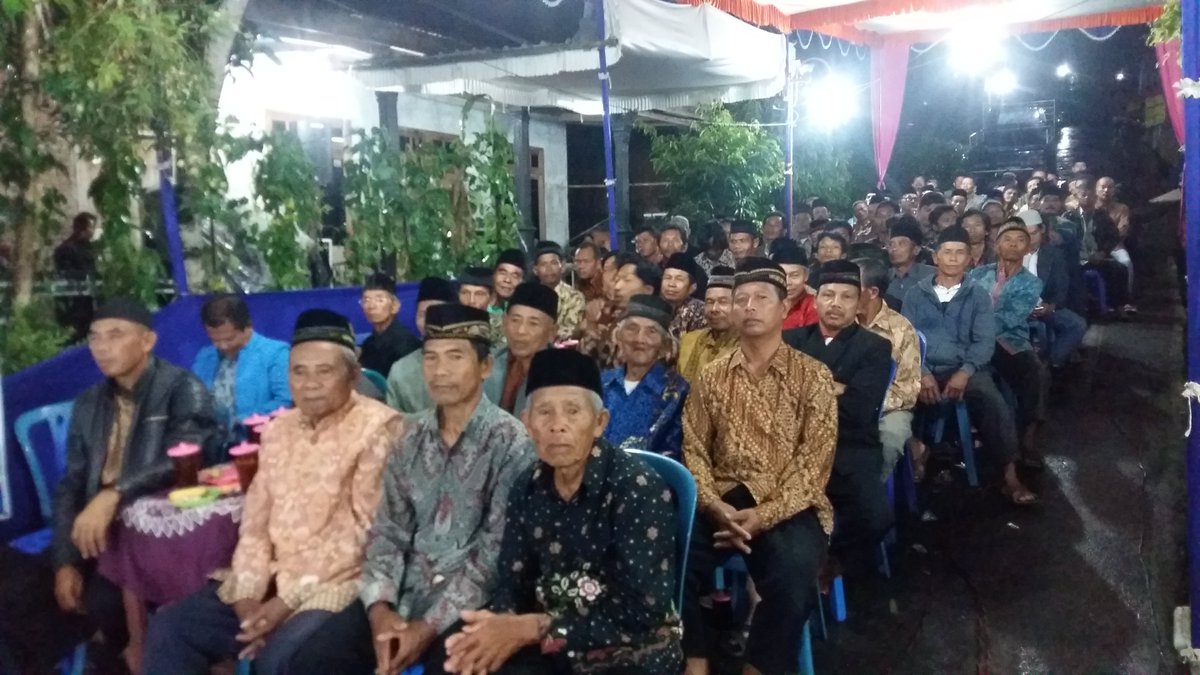 Bu_Endang_Maria's tweet photo. Selamat bergabung dengan Pemerintah. Saya berpesan kepada kades yang dilantik agar bisa mengayomi masyarakat, tanpa membeda-bedakan, semua masyarakat harus kita layani. #KomisiVIII #DPRRI

@DPR_RI https://t.co/WkhzvZ4Rts