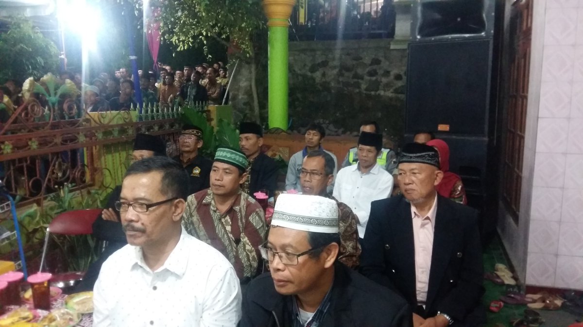 Bu_Endang_Maria's tweet photo. Selamat bergabung dengan Pemerintah. Saya berpesan kepada kades yang dilantik agar bisa mengayomi masyarakat, tanpa membeda-bedakan, semua masyarakat harus kita layani. #KomisiVIII #DPRRI

@DPR_RI https://t.co/WkhzvZ4Rts