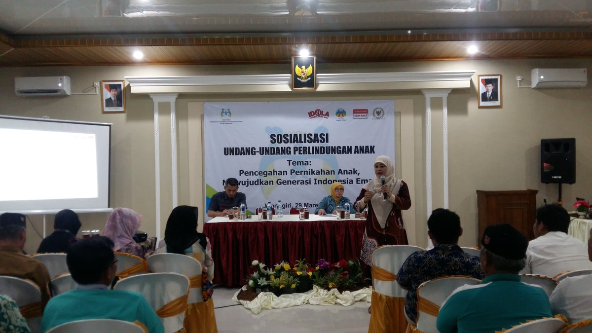 Bu_Endang_Maria's tweet photo. Tumpas kekerasan seksual anak melalui Sosialisasi UU Perlindungan Anak. #KomisiVIII #DPRRI

@DPR_RI https://t.co/iwZd2bCJQp