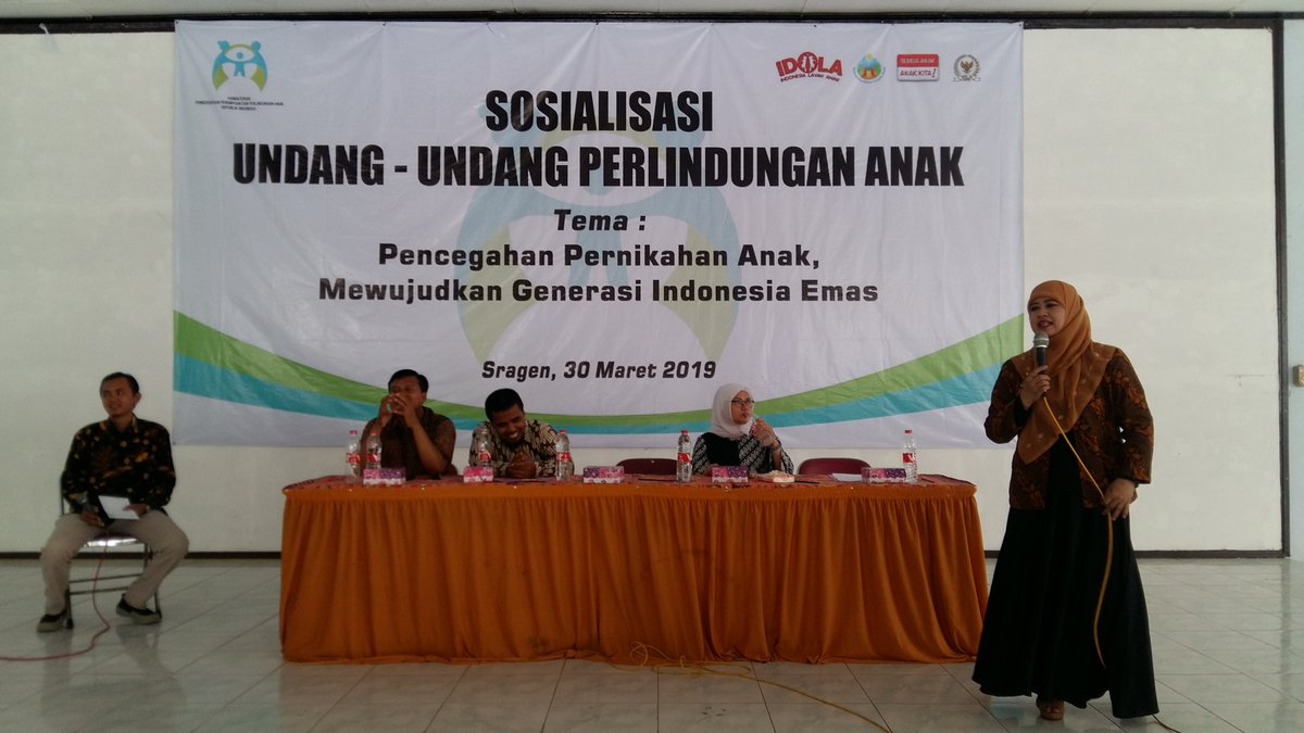 Bu_Endang_Maria's tweet photo. Pentingnya masyarakat mengetahui peraturan perundang-undangan yang telah dibuat oleh pemerintah, bertujuan agar kita sebagai masyarakat dapat lebih paham dan mengerti akan aturan tersebut. #KomisiVIII #DPR_RI 

@DPR_RI https://t.co/znhjFBt105