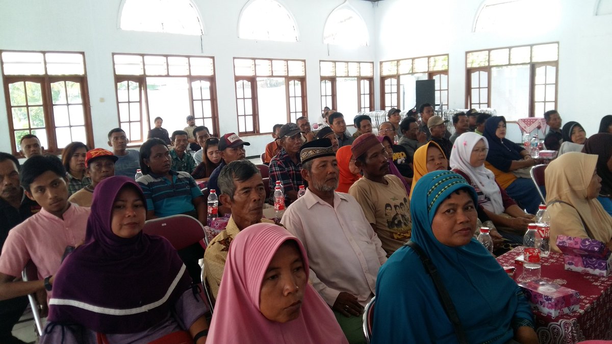 Bu_Endang_Maria's tweet photo. Pentingnya masyarakat mengetahui peraturan perundang-undangan yang telah dibuat oleh pemerintah, bertujuan agar kita sebagai masyarakat dapat lebih paham dan mengerti akan aturan tersebut. #KomisiVIII #DPR_RI 

@DPR_RI https://t.co/znhjFBt105