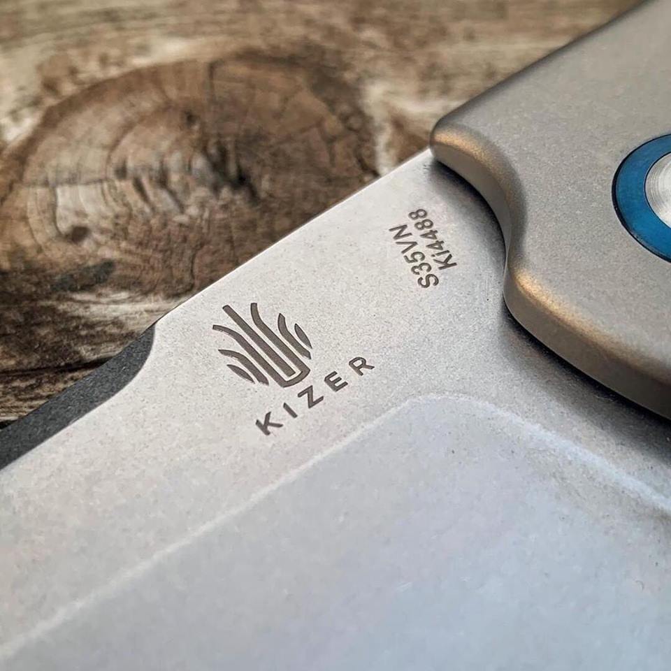 Kizer_Cutlery's tweet photo. Guess what knife it is?🤪
#kizerframes #knife #knives #outdoor #outdoors #kizeroutdoor #outdoorlife #outdoorknife #pocketknife #knifesale #knifemaking #knife #knives #edc #edckizer #edcknife #edcknivesandtools https://t.co/QXUPO4QwDF