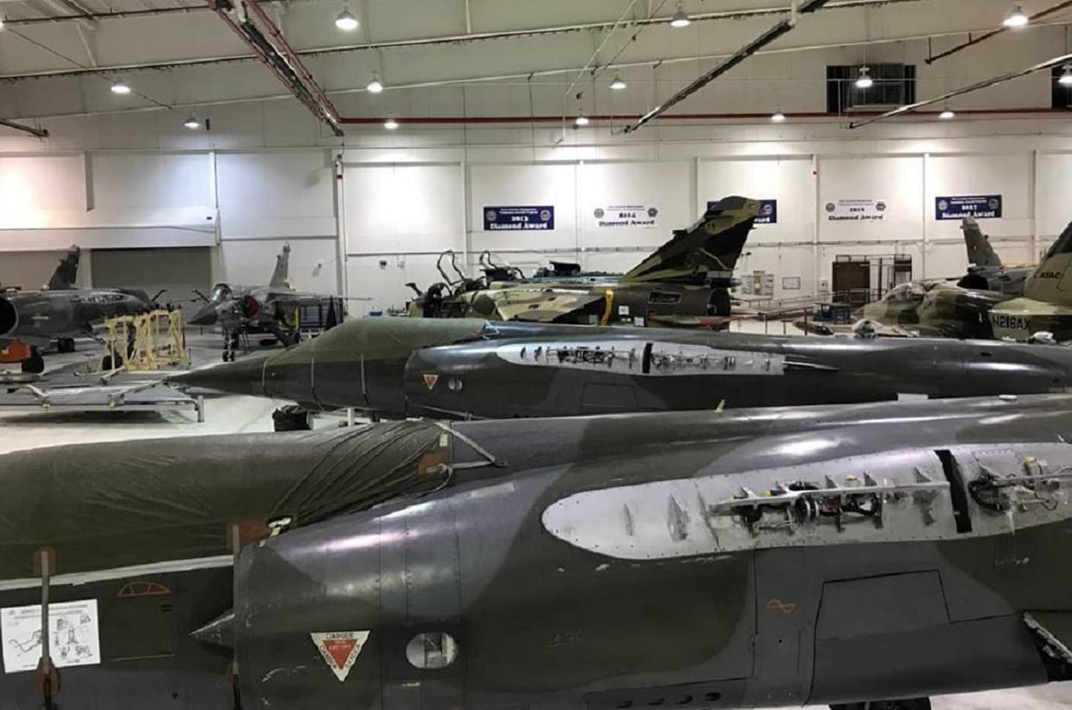 فرنسا ستبيع 64 مقاتله Mirage F-1 الى الولايات المتحده  D3N019wXsAAD4_H