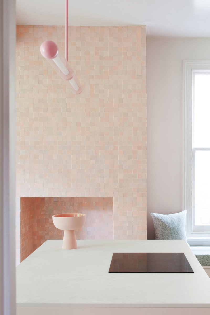 CaesarstoneUK's tweet photo. Russell and Jordan of @2lovelygays selected #Caesarstone 4011 Cloudburst Concrete for their own #kitchen, combining the cloud-like #quartz worktop surface with playful curved cabinetry created in partnership with @JLofHungerford #kitchendesign #interiordecor #homedesign https://t.co/mmq5Qa2r2v