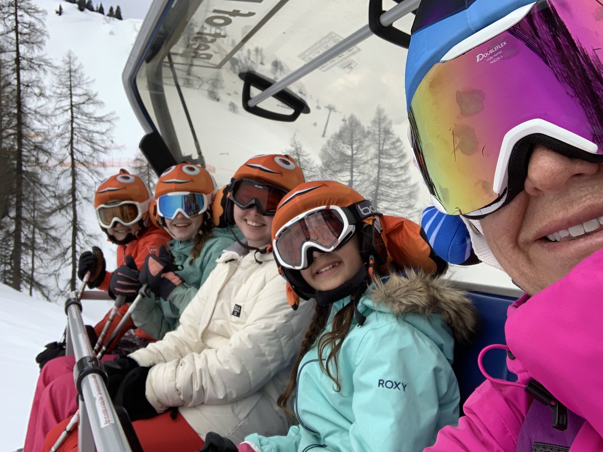 NotreDame_Trips's tweet image. Regulation #chairliftselfie Lemmon’s group 🍋 #nemos