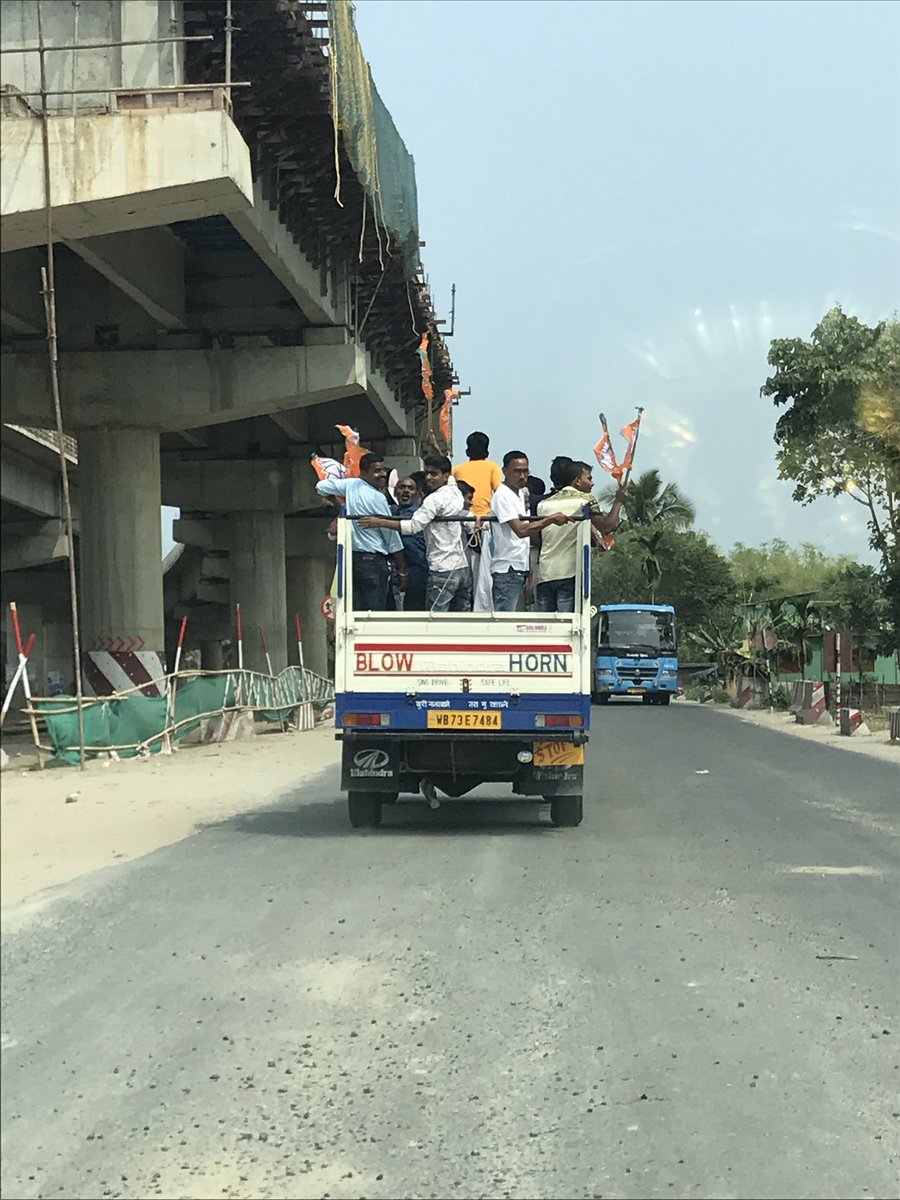 mutinous101's tweet photo. #Modi vs #Mamata, battleground #Siliguri. Thanks to clash of titans life thrown out of gear, crazy traffic snarls! #electionmania https://t.co/Dzrf6Q9ckr
