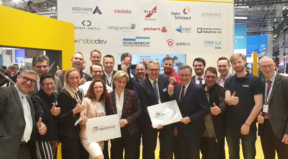 sorimmelspacher's tweet photo. Unsere Wirtschaftsministerin Frau Hoffmeister-Kraut @WM_BW ist zu Besuch am Messestand der @AllianzI40_BW 
Gut, dass sich die #Politik um unsere Themen kümmert!
#HM19 #IIoT #zerodefects #nullfehler #MES #CAQ
@ZEROdefectsDE @pickertgmbh https://t.co/yUVyoUTkWk