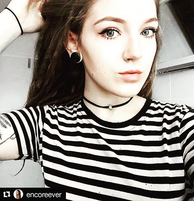 MeiravNiv's tweet image. Beautiful rasta @encoreever wearing #studiomeme jewelry 💜🌟 ift.tt/2IbaaLV