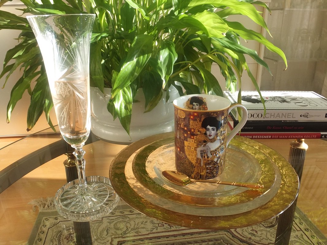 🔸A glass of Champagne with Golden Lady 🔸 Adele Bloch Bauer by Gustav Klimt on the charming coffee cup in Fine Bone China 🔸More Info bit.ly/2jWAInl 🔸 For Interior Design &amp; retails

#GustavKlimt #interior #interiordesign #interiordecor #interiorstyling #AdeleBlochBauer