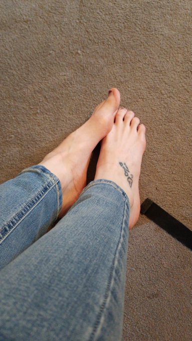 This what master told me to wear today.  He makes me take pictures so we can share with you! #sockfetish<a href="/tag/footfetish"class="tags"><span>#footfetish</span></a><a href="/tag/socks"class="tags"><span>#socks</span></a><a href="/tag/kink"class="tags"><span>#kink</span></a><a href="/tag/sockfetish"class="tags"><span>#sockfetish</span></a><a href="/tag/submiss"class="tags"><span>#submiss</span></a>