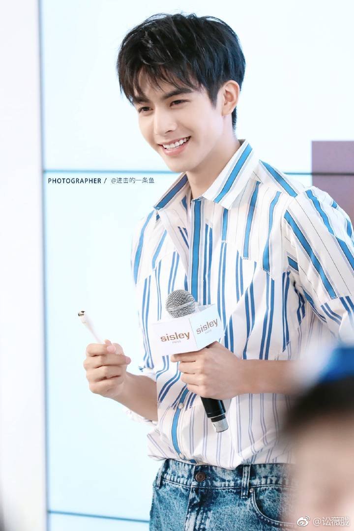 That smile melts me very well ©as tagged  #SongWeiLong  #weilong  #宋威龙  #actor  #drama  #cdrama  #chineseactor  #dlitechan  #love  #prince